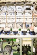 Irsn - laboratoire LRC 6 banc de dégazage, unique en France, est un système composé de deux pompes à vide et d’agitateurs (magnétiques et à ultrason) qui permet d'évacuer les gaz contenus dans les échantillons d'eau de mer.